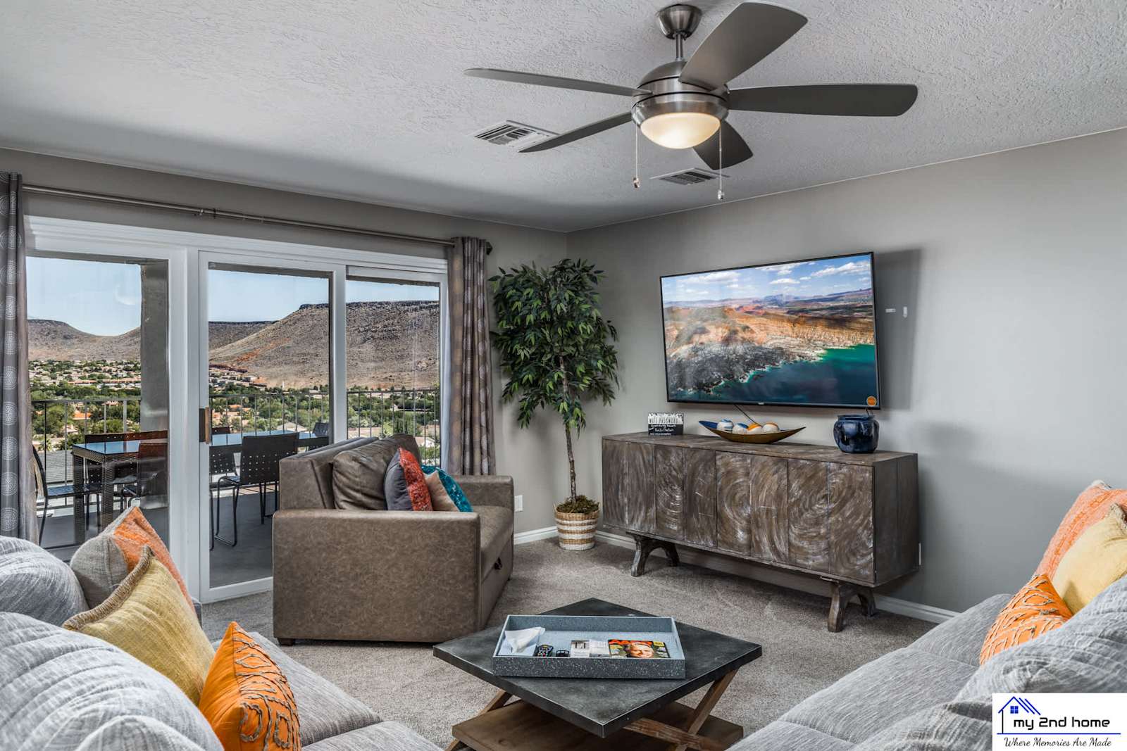 Las Palmas 113 - A 3-bedroom oriented toward Snow Canyon.